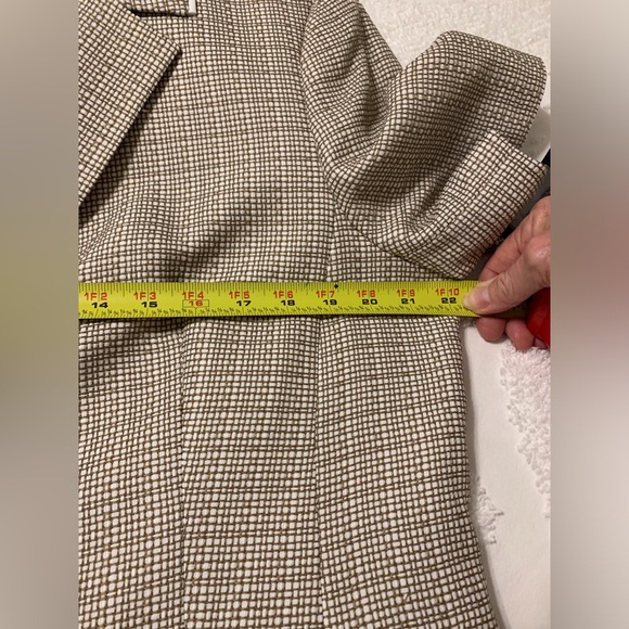 Le Suit Beautiful top. NWT. Size 16 - Picture 5 of 10